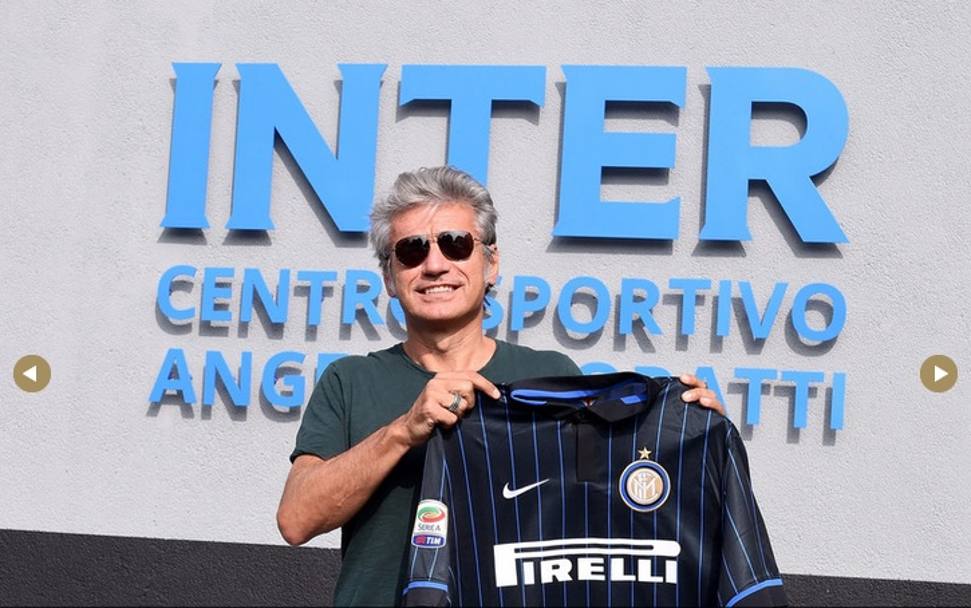 Per lui in regalo una maglia nerazzurra (da Inter.it)